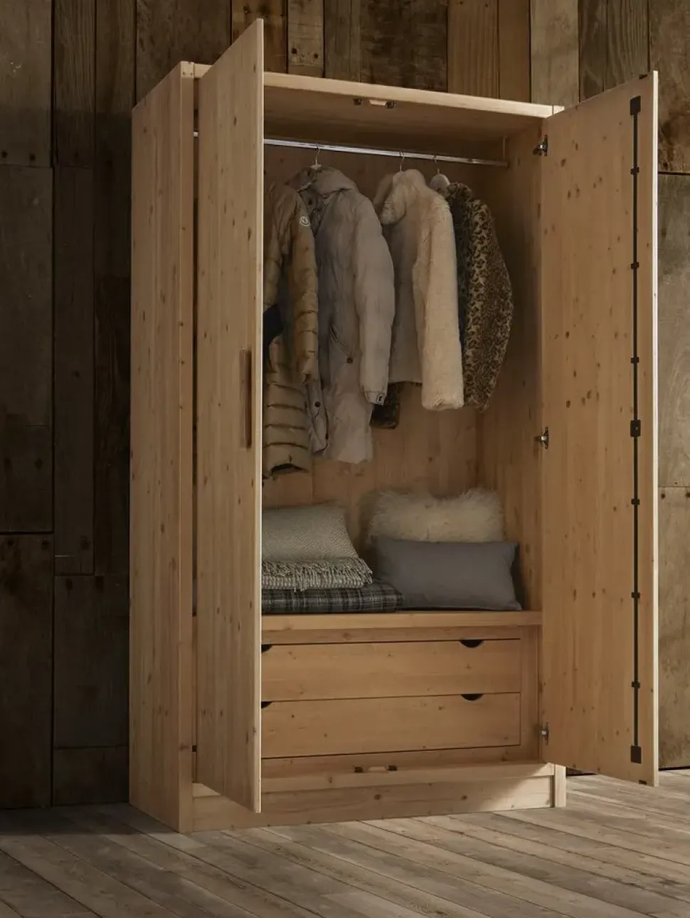 Armadio con ante battenti classico Armadio art 3306 a Artigianale a prezzo ribassato