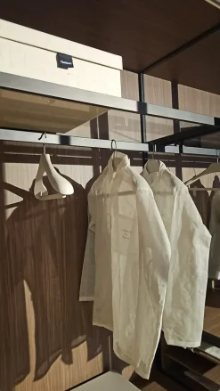 Armadio con ante battenti moderno Crystal Adok a prezzo scontato