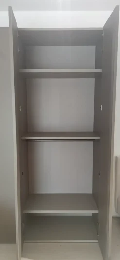 Armadio con ante battenti a Sei ante Golf tre moduli di Colombini casa