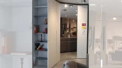 Armadio con ante battenti modello Milford scontato del 62%