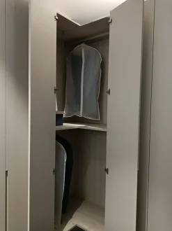 Armadio con ante battenti modello Angoloima scontato del 33%