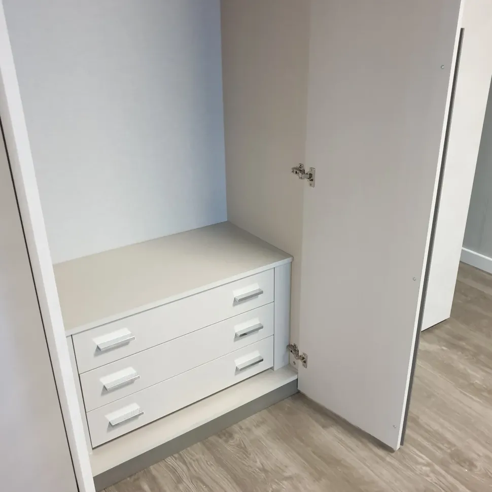 Armadio con ante battenti moderno City Gierre mobili a prezzo scontato