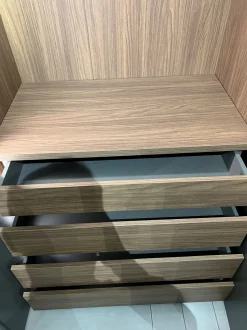 Armadio con ante battenti modello Grafik scontato del 53%