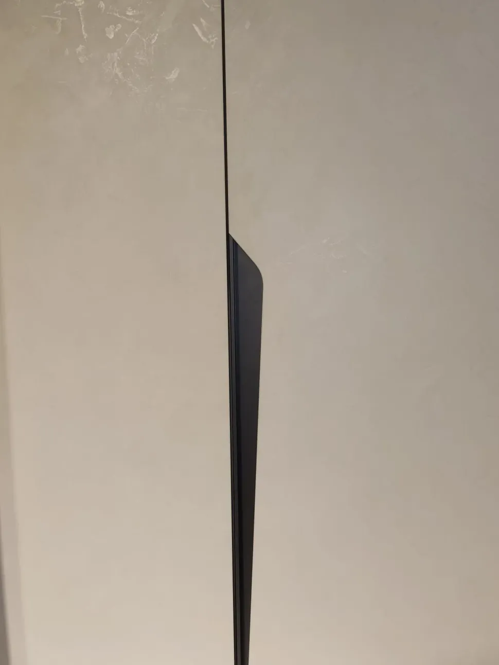 Armadio con ante battenti modello Drop scontato del 18%