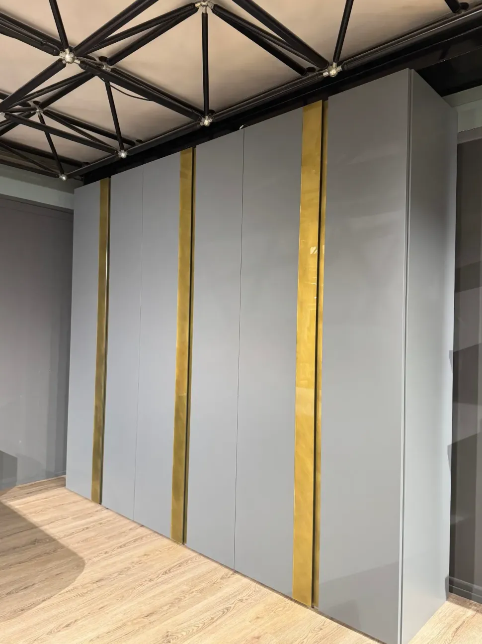 Armadio con ante battenti modello Groove scontato del 58%