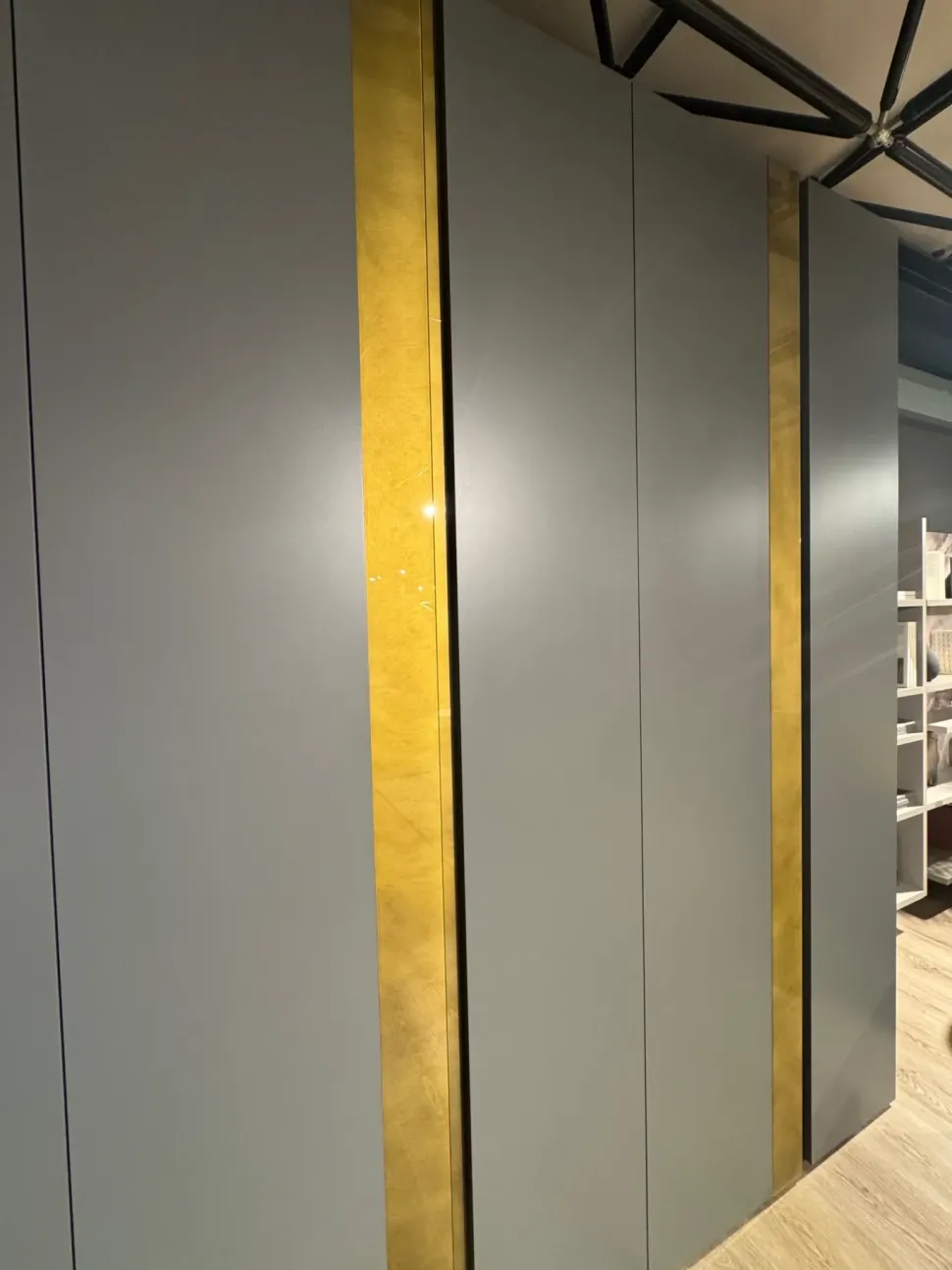 Armadio con ante battenti modello Groove scontato del 58%