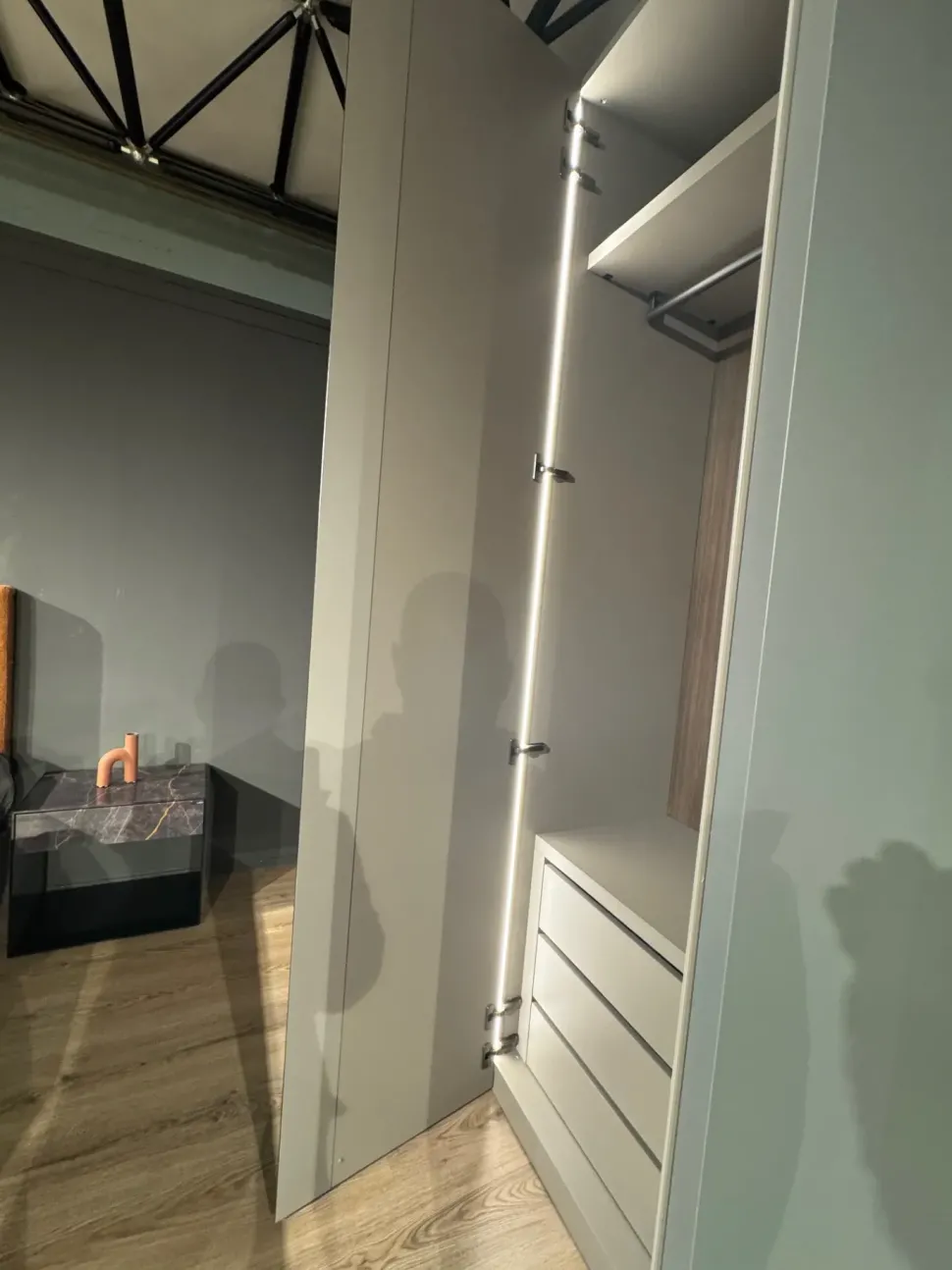 Armadio con ante battenti modello Groove scontato del 58%