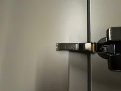 Armadio con ante battenti modello Groove scontato del 58%