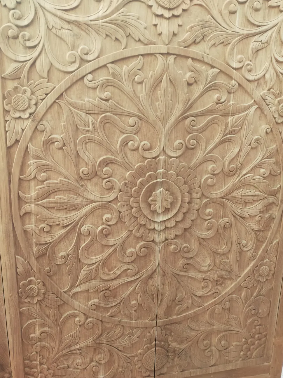 Armadio con ante battenti a prezzo scontato modello Namastè di Outlet etnico