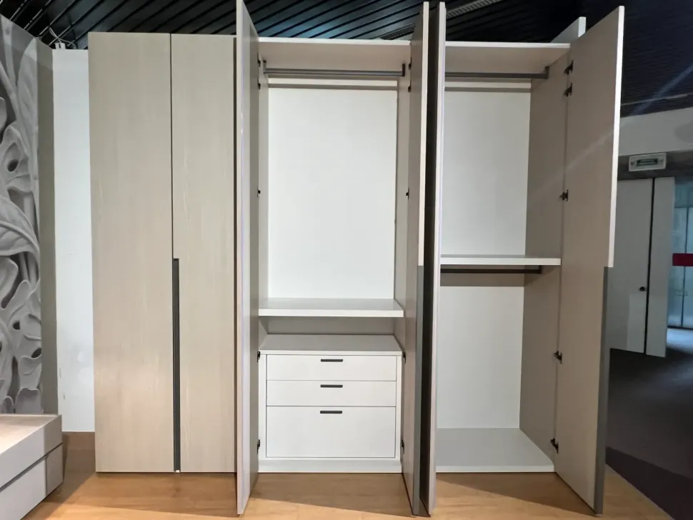 Armadio con ante battenti moderno Doris Tomasella a prezzo scontato