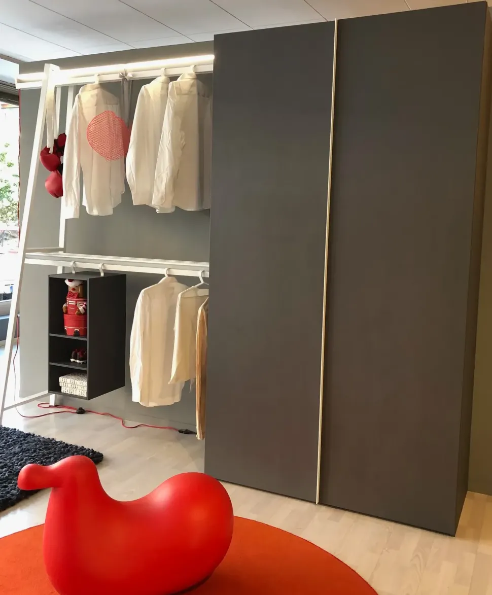 Armadio con ante battenti design Coas to coast Erba mobili a prezzo ribassato