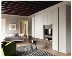 Armadio con ante battenti Odeon tv a prezzo ribassato