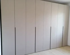 Armadio con ante battenti modello Filo scontato del 29%