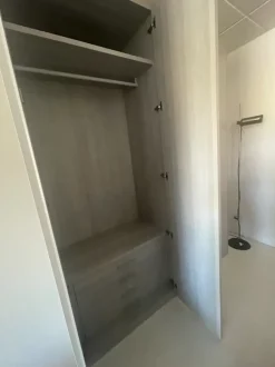 Armadio con ante battenti modello Basic ala free con ante battenti scontato del 35%