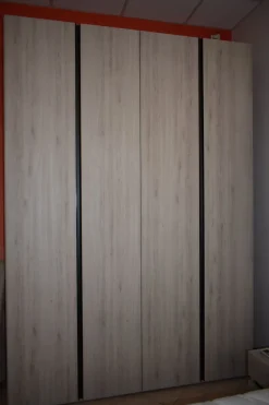 Armadio con ante battenti a prezzo scontato modello Power zg di Zg mobili