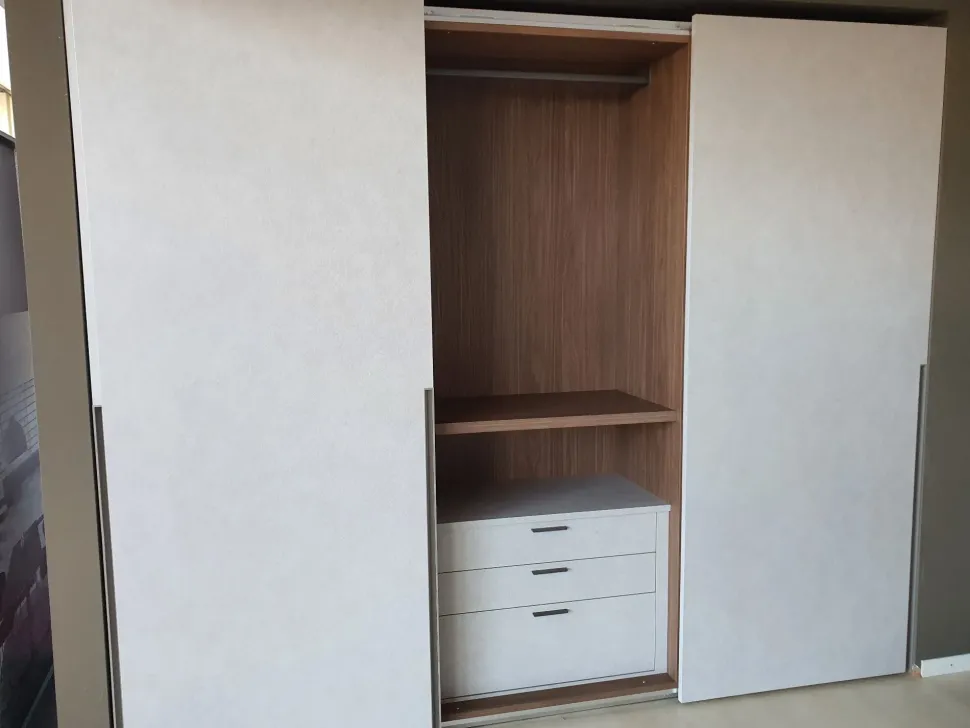 Armadio con ante scorrevoli Doris scontato del 40%