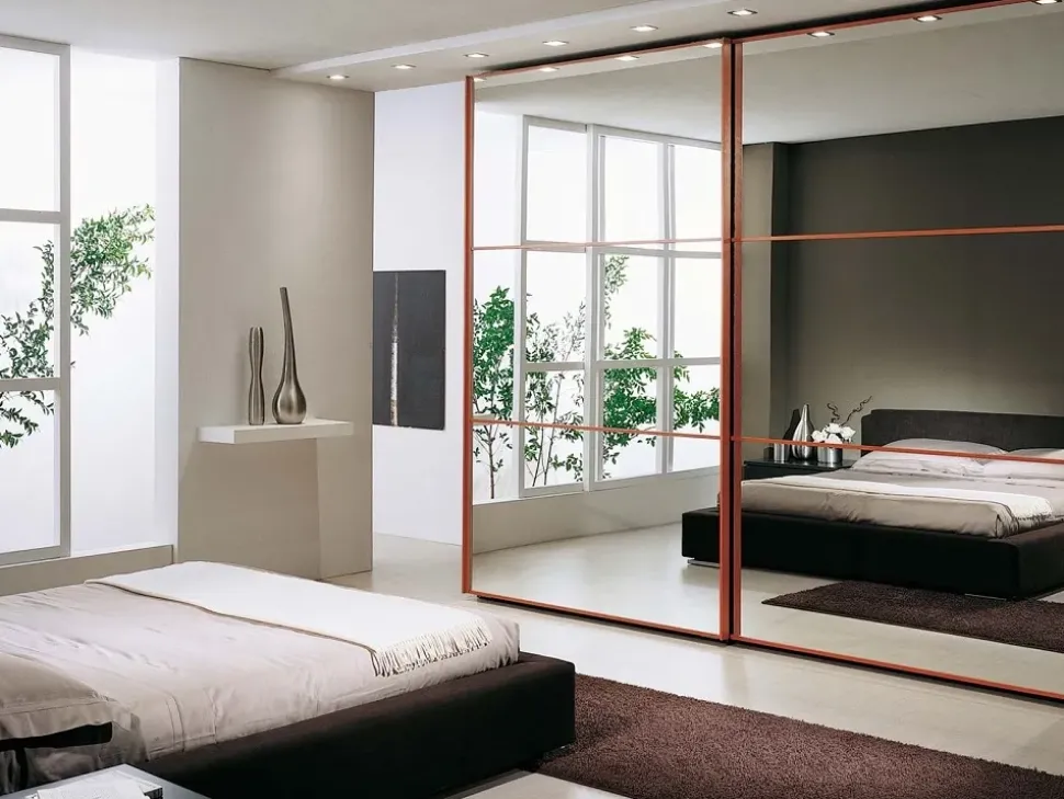 Armadio con ante scorrevoli a prezzo scontato modello Armadio con ante scorrevoli-maxi a specchio scontato del 30% di Artigianale