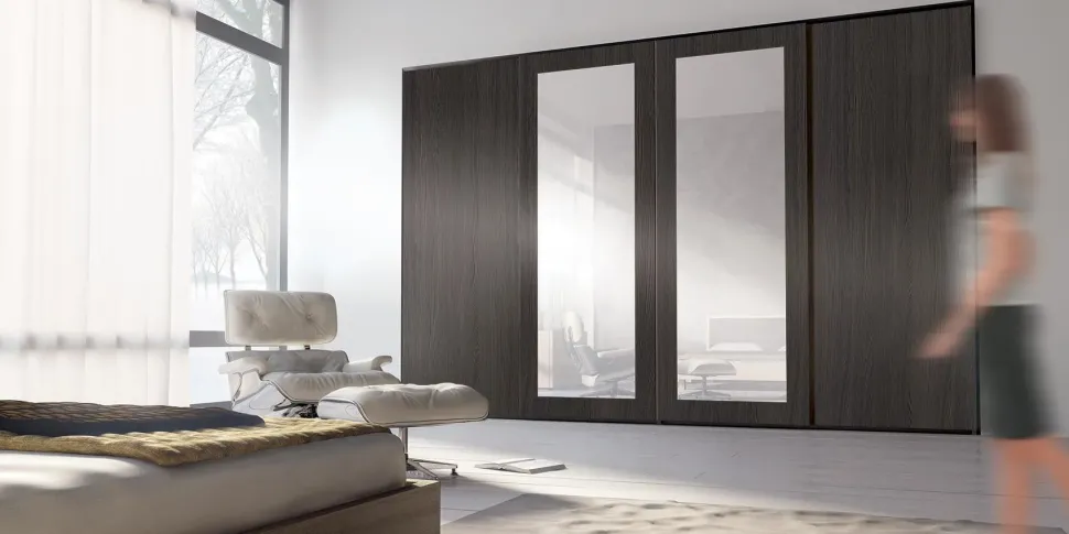 Armadio con ante scorrevoli moderno Armadio a 4 ante scorrevoli con specchi centrali ad incasso della ditta elli in promo-sconto del 40% Fratelli elli a prezzo ribassato