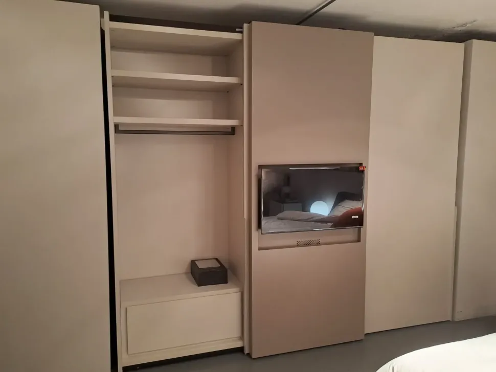 Armadio con ante scorrevoli modello Plana scontato del 40%