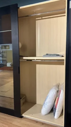 Armadio con ante scorrevoli moderno Discovery Doimo design a prezzo ribassato