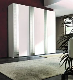 Armadio con ante scorrevoli moderno Armadio a 3 ante scorrevoli con specchi verticali in promo-sconto del 50% Artigianale a prezzo scontato