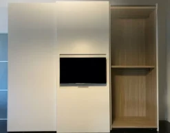 Armadio con ante scorrevoli modello Nastro tv scontato del 46%