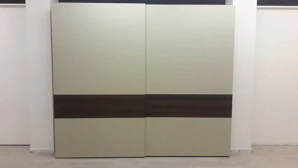 Armadio con ante scorrevoli modello Atlante scontato del 46%