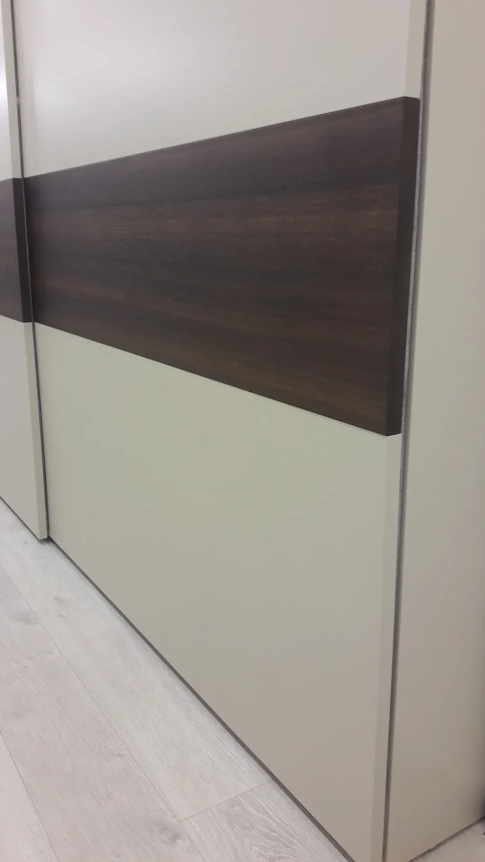 Armadio con ante scorrevoli modello Atlante scontato del 46%