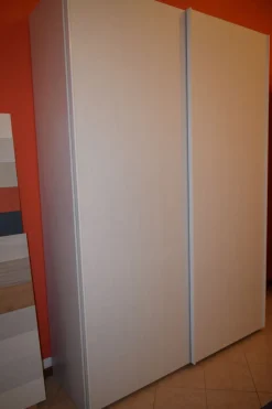 Armadio con ante scorrevoli modello Armadio villanova scontato del 40%