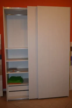Armadio con ante scorrevoli modello Armadio villanova scontato del 40%