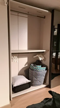 Armadio con ante scorrevoli moderno Armadio tomasella Tomasella a prezzo scontato