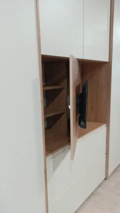 Armadio con ante scorrevoli modello Scorrevolo scontato del 50%