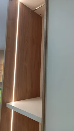 Armadio con ante scorrevoli modello Scorrevolo scontato del 50%