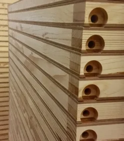 Armadio con ante scorrevoli design Segmenta-struttura legno Veneran a prezzo ribassato