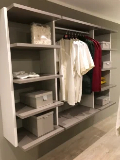 Armadio con cabina armadio modello Demo scontato del 40%