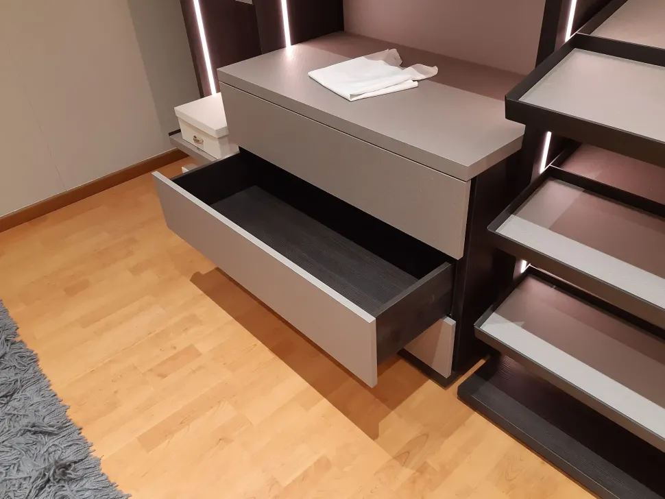 Armadio con cabina armadio modello Evolution scontato del 53%