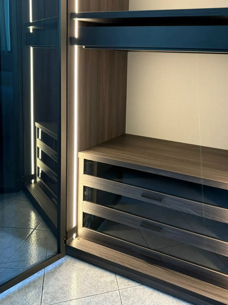 Armadio design Presa e molto Tagliabue mobili con uno sconto imperdibile