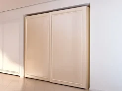Armadio di Benedetti modello Vele in laccato opaco con sconto -50%