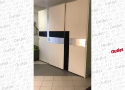 Armadio di Pescarollo modello Totem in laccato opaco con sconto -51%