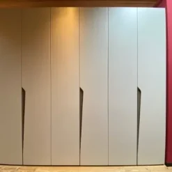 Armadio Drop realizzato in laminato materico di Tomasella scontato -31%