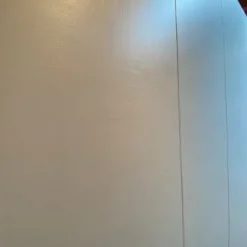 Armadio Drop realizzato in laminato materico di Tomasella scontato -31%