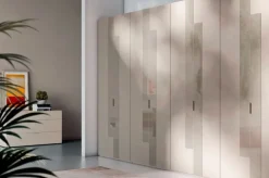 Armadio Figur realizzato in vetro di Orme scontato -32%