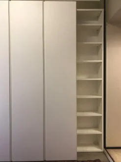 Armadio Gola con elemento a giorno Artigianale a cinque ante a prezzo scontato