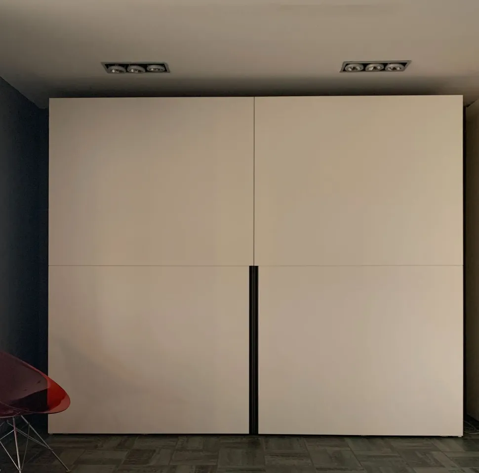 Armadio Gola Novamobili, ante scorrevoli in laccato opaco, scontato.