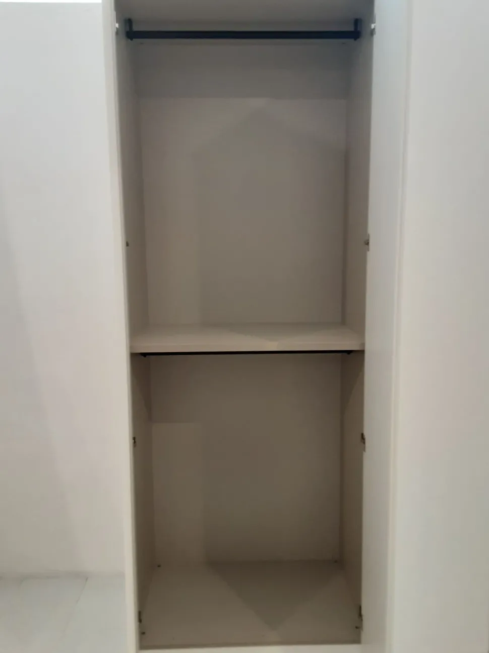 Armadio Gola realizzato in laccato opaco di Veneran scontato --5525%