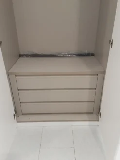 Armadio Gola realizzato in laccato opaco di Veneran scontato --5525%