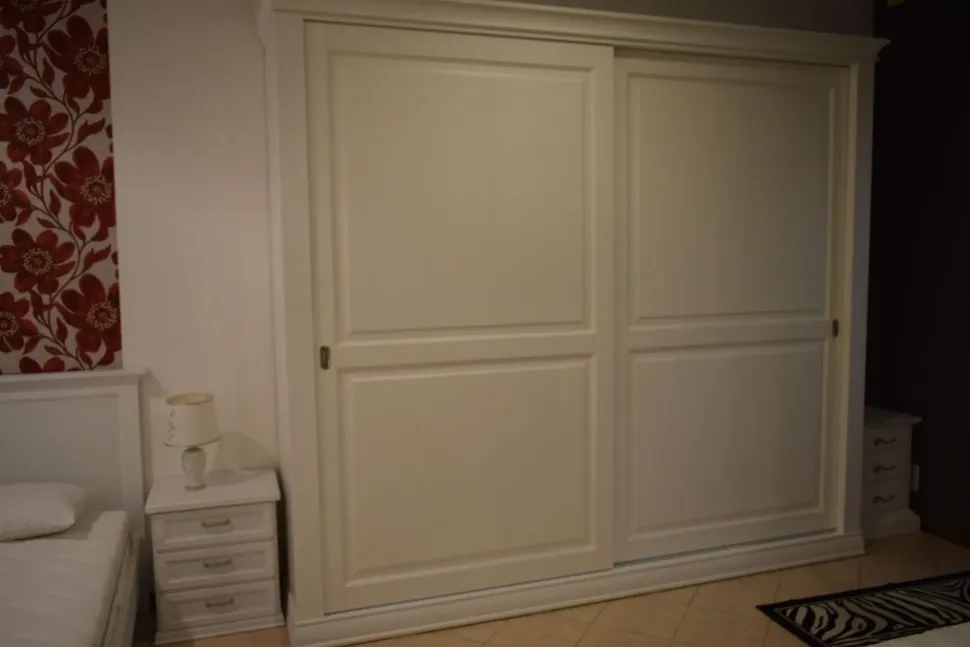 Armadio in legno Armadio quadrifoglio a marchio Collezione esclusiva scontato -40%