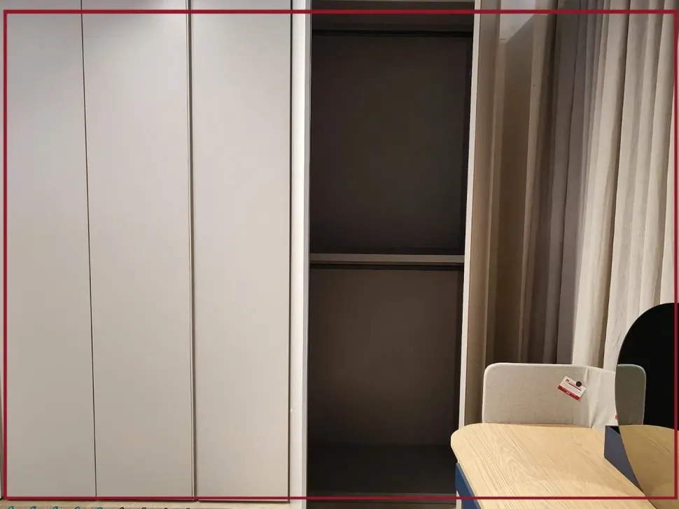 Armadio in legno Gola a marchio Novamobili scontato -25%