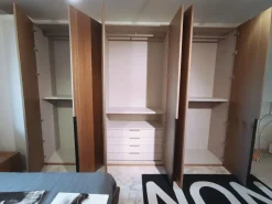Armadio in legno Next a marchio Lema scontato -43%