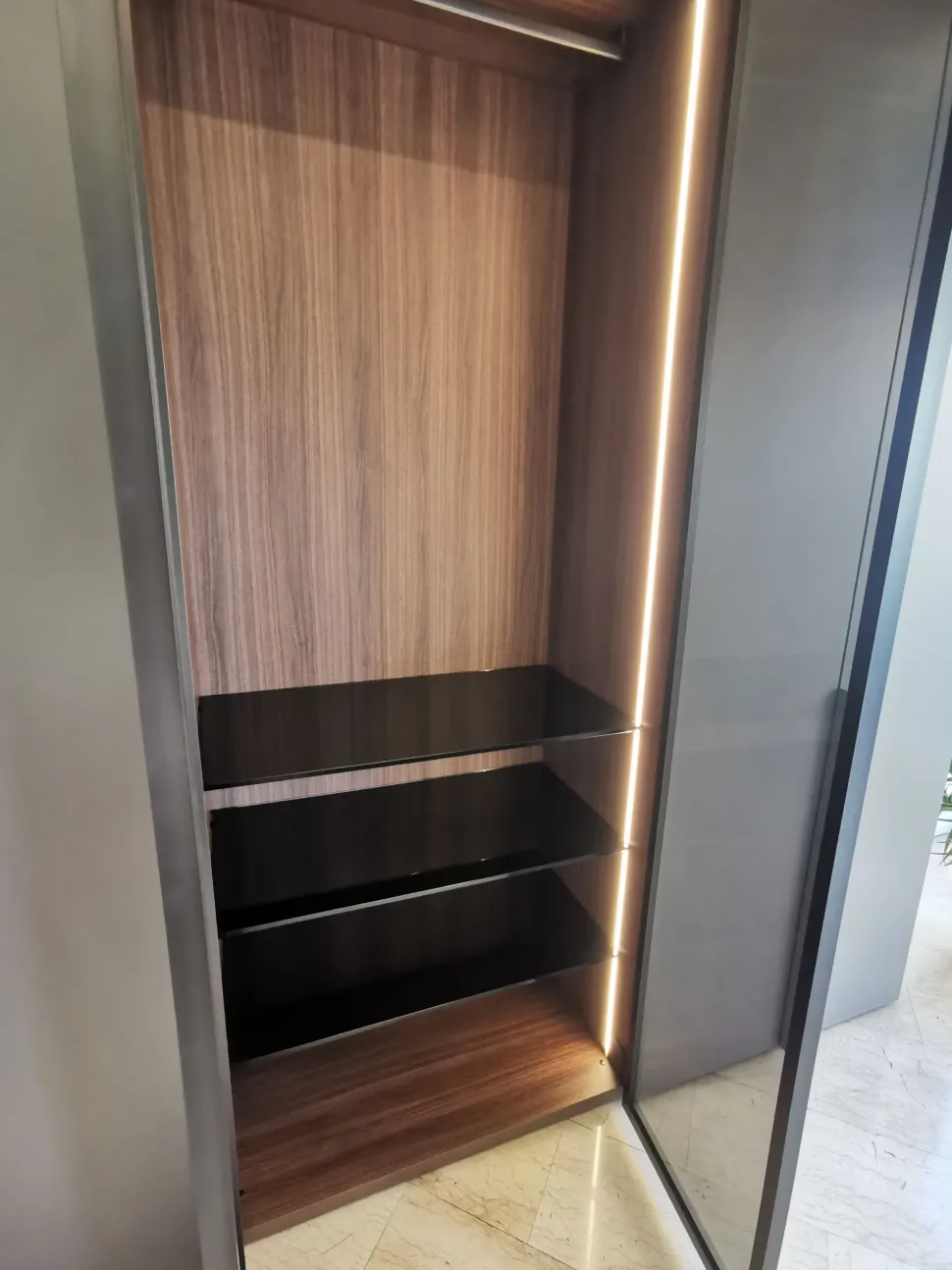 Armadio Milano Pianca a sei ante a prezzo scontato